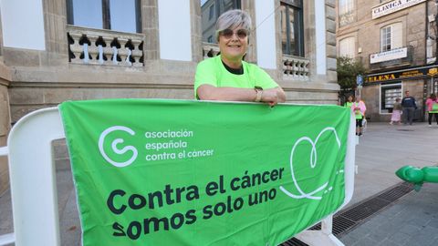 Carmen Rodríguez, paciente de cáncer de mama metastásico, participó este domingo en la marcha de Pontevedra organizada por la AECC
