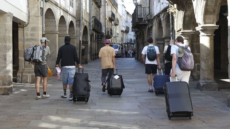 Vota y opina: ¿A qué crees que se debe el descenso del gasto medio de los turistas en Galicia?