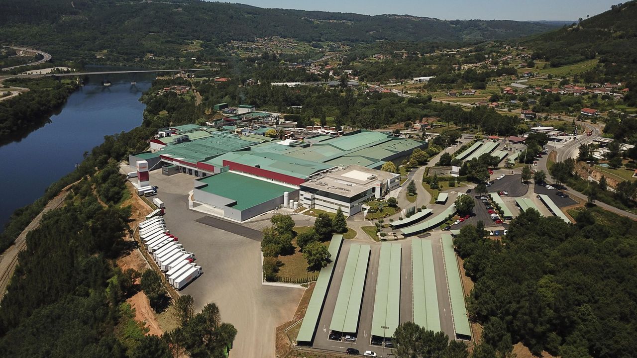 As� se transformar� el n�mero 26 de la calle Ervedelo en Ourense.Imagen a�rea de la sede central de Coren, en Santa Cruz de Arrabaldo