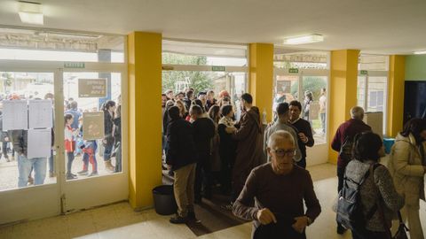 Festa da Androlla en Viana do Bolo. Unos 1.400 comensales degustaron el menú de entroido en el pabellón municipal.