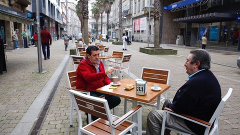 Las primeras horas de Galicia en la fase 1 dejaron de forma general un aumento de movimiento en las calles. As amaneci Pontevedra