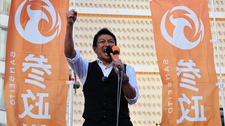 Un partido antiinmigración da la sorpresa en Japón y agrava la derrota del conservador Ishiba
