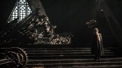 Daenerys frente al trono de Rocadragón, lugar desde el que planeará la reconquista de Poniente