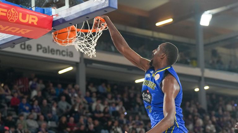 El COB despierta de su sueño en la Copa de España ante a un Estudiantes superior (71-90