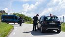 Dispositivo policial para buscar al autor de los disparos en una pelea en Sant Hiplit de Vontreg (Barcelona)