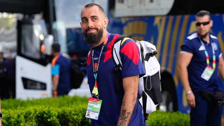 Borja Iglesias, víctima del modelo de España: más posesión que remate