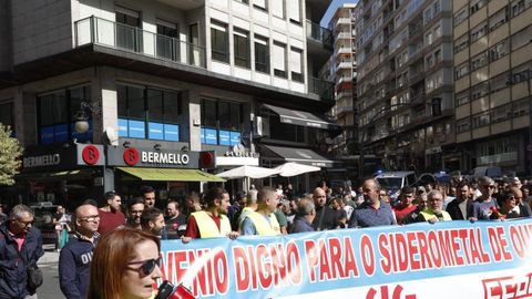 Protesta improvisada de los empleados del metal en el centro de Ourense