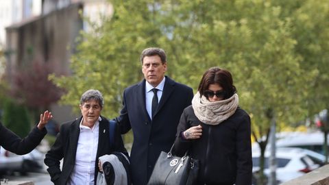 Juan Carlos Quer y su hija Valeria llegando al juzgado