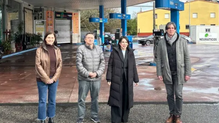 La Xunta financia la instalación de desfibriladores en gasolineras de las zonas rurales