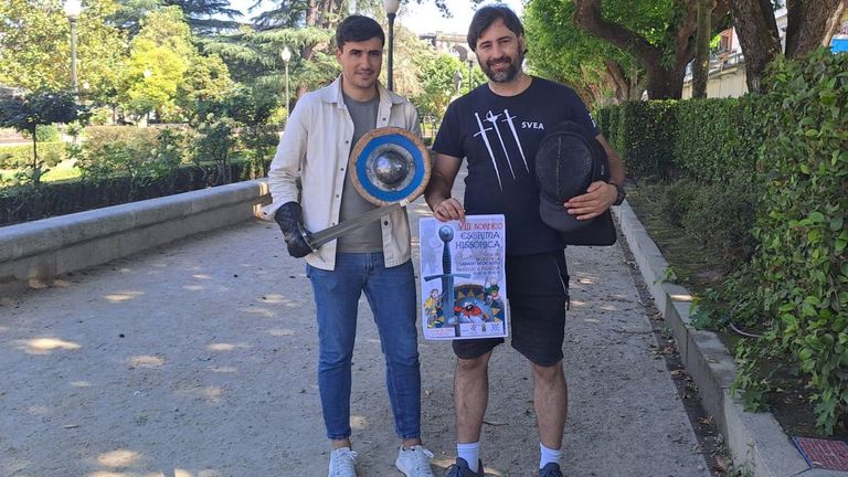 Redondela reúne a tiradores de cinco países en un torneo que puntúa para el ranking mundial de esgrima histórica