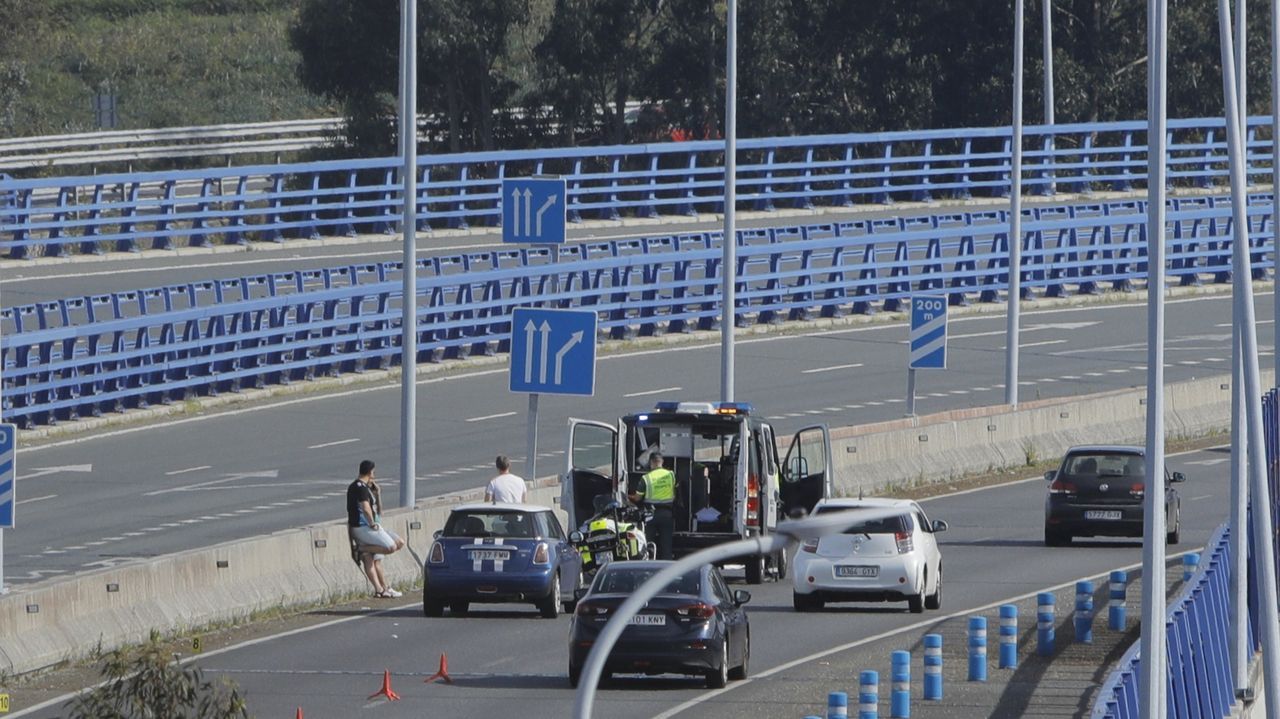 Muere un motorista en A Coruña tras sufrir una caída en la AC-14
