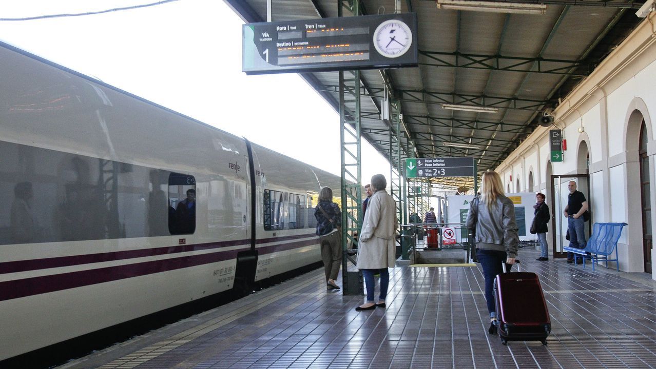 El tren hotel de Barcelona en la estación de Lugo