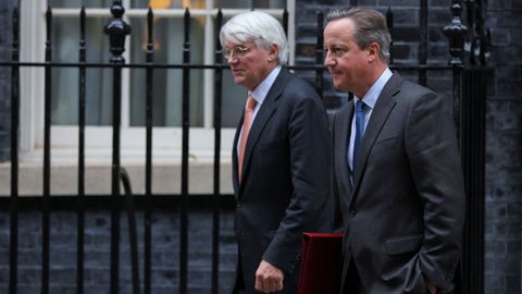 David Cameron, a su salida de la primera reunión de Gobierno como ministro de Exteriores.