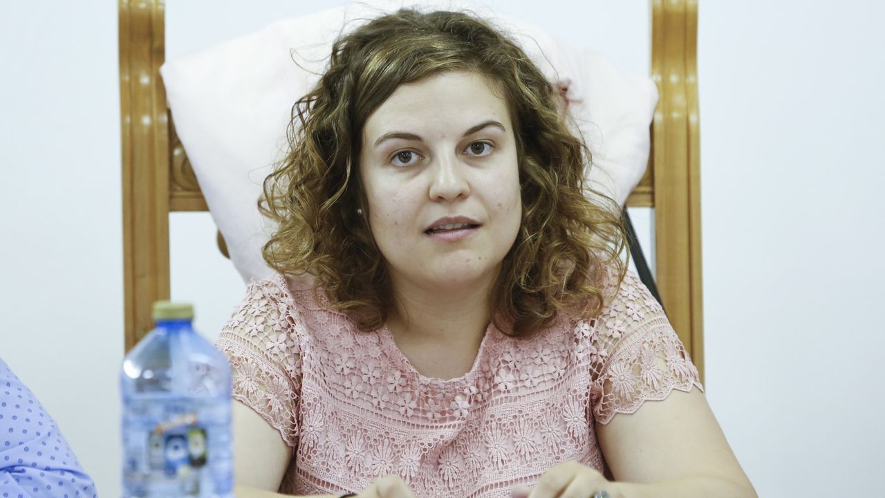 Colas en el corredor de Lugo a Sarria por el aumento del trfico.La concejala Begoa Lpez en una imagen de archivo de un pleno del Concello de Lncara