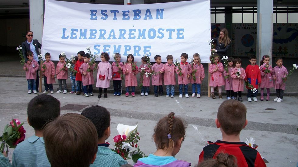 El puente de la Ponte Ribeira lleva meses parado por decisi�n judicial y atras� toda la obra del plan de encauzamiento de Sarria