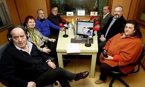 Los participantes conversaron en el estudio de Radio Voz Bergantios.