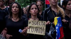 Marcha de decenas de madres opositoras a Maduro