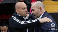 Javi Rozada saluda a Paco J�mez antes del partido