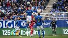 Fede Vi�as disputa un bal�n con Zaid Romero durante el Oviedo-Getafe