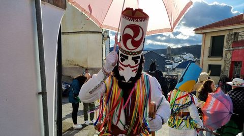 Viana acoge la mayor mascarada de la Pennsula Ibrica.Una de las mscaras participantes en el desfile.
