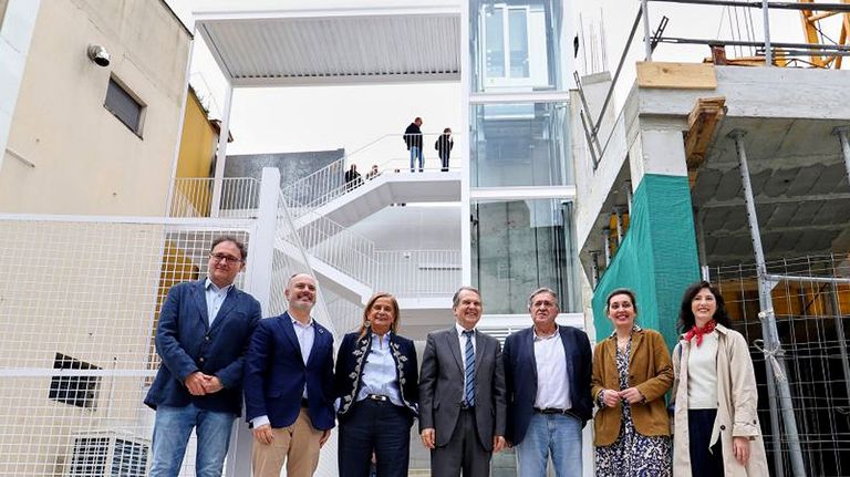 Caballero inaugura un ascensor urbano en Hispanidad que permitirá completar un corredor mecánico de Beiramar a O Castro