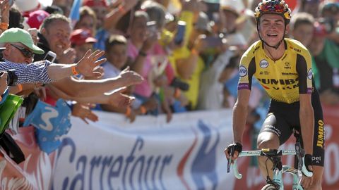 El ciclista norteamericano del equipo Jumbo-Visma, Sepp Kuss, se ha proclamado el vencedor en el Acebo
