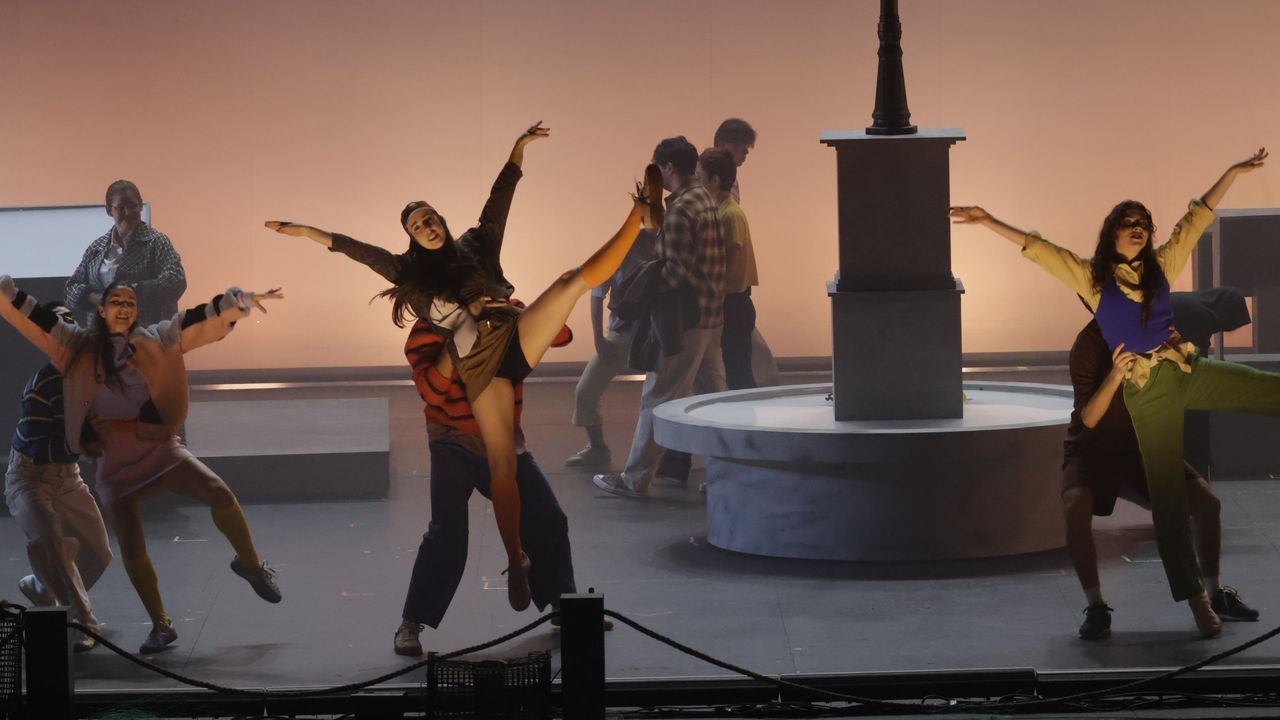 Premier de &laquo;L&uacute;a&raquo;, el primer musical de la Orquesta Sinf&oacute;nica de Galicia.El actor y c&oacute;mico Carlos Blanco act&uacute;a esta noche en Carballo: &laquo;A pen&uacute;ltima&raquo;