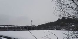 El campo del Real Oviedo de rugby cubierto por la nieve