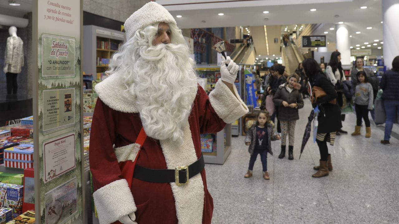 Allariz presume de decoracin de Navidad.Pap Noel regresar, un ao ms, a El Corte Ingls