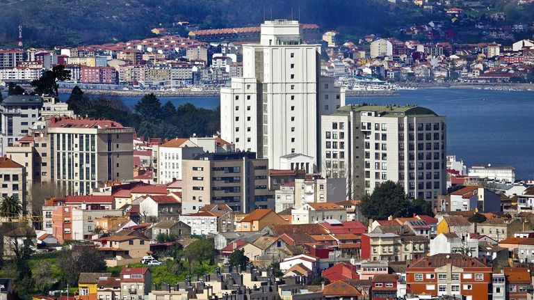 Un divorciado de Vigo que cobra 700 euros intenta rebajar la pensión de su hijo porque su colegio «es caro»: 475 al mes