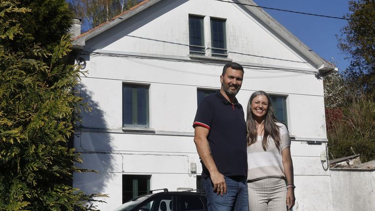 De Canarias a Neda para restaurar una casa de más de 200 años: «Nos vinimos huyendo del calor»
