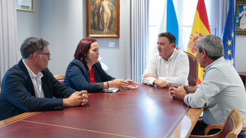 Reunión para formalizar la ayuda provincial para el Museo dos Naufraxios.