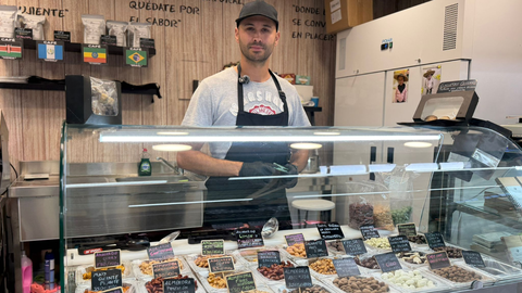 Paco, en su puesto de frutos secos