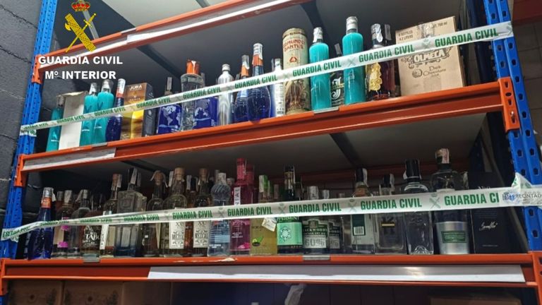 La Guardia Civil se incauta de 302 botellas de bebidas alcohólicas en Marín