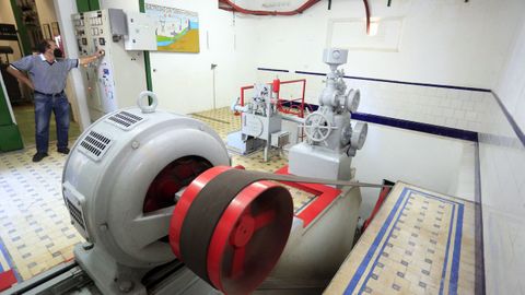 La maquinaria, como el generador y las cintas, datan de principios del siglo XX, con piezas renovadas