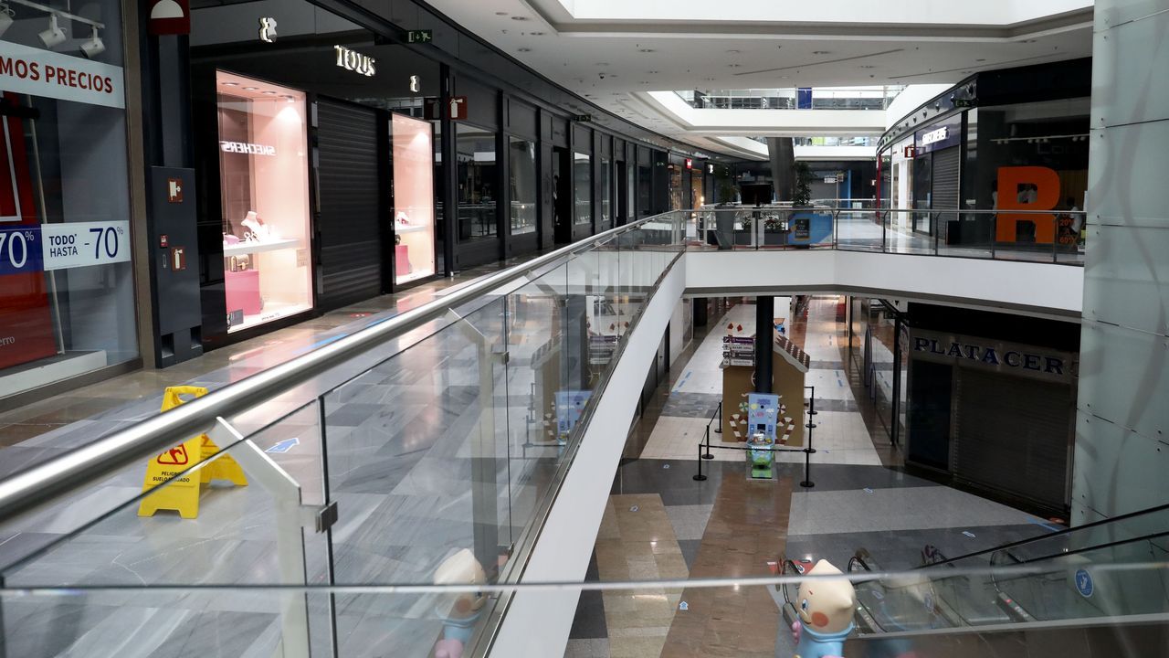 El cierre de los centros comerciales evoca imágenes del confinamiento El cierre de los centros comerciales evoca imágenes del confinamiento