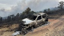 Incendio en Outomuro, parroquia ourensana de Cartelle.Un vehículo de la Xunta se quemó de madrugada en el incendio de Maceda