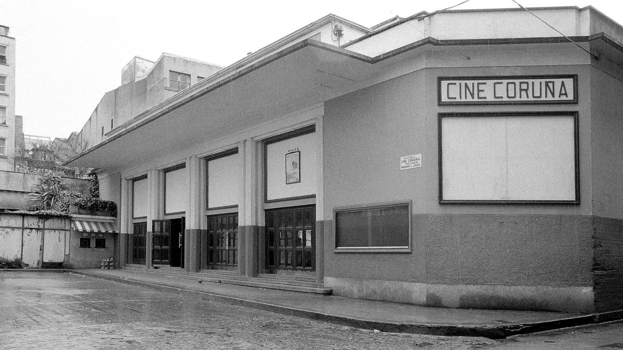 Imagen de archivo del antiguo Cine Coru&ntilde;a, en la plaza de la Galera, que cerr&oacute; en 1986