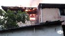 Un incendio calcina una vivienda unifamiliar en Pola de Laviana