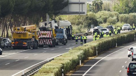 Al menos seis personas han fallecido esta madrugada en un control de tráfico en la AP-4 en Los Palacios, Sevilla
