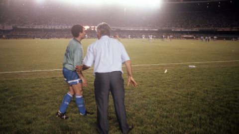 Arsenio da órdenes a Sabin Bilbao.