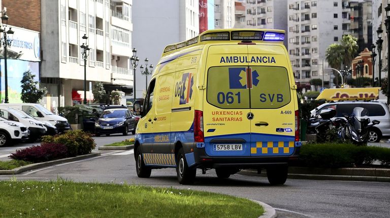 Ingresan en la uci a una mujer de 68 años atropellada en el centro de Vigo