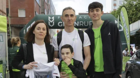 Javi Su�rez, con sus padres y su hermano