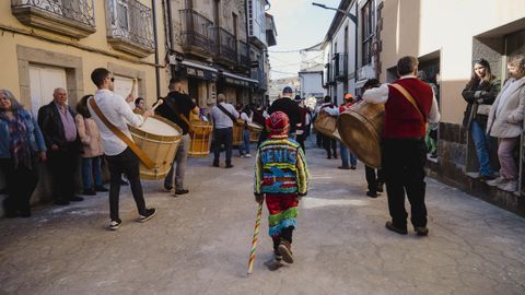 Domingo de entroido en Viana do Bolo.Jornada grande para folións y boteiros.