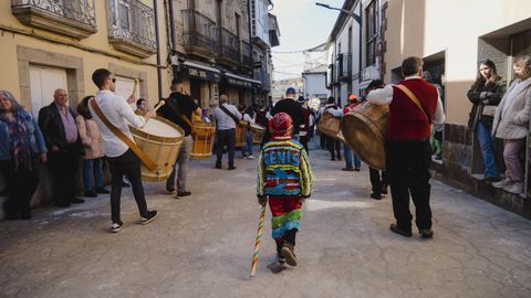 Domingo de entroido en Viana do Bolo.Jornada grande para folins y boteiros.