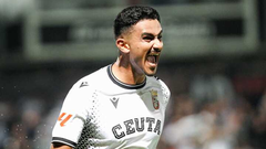 Youness Lachhab celebra un gol con el AD Ceuta