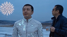 Jia Zhangke (a la derecha) celebra con su clon el A�o Nuevo chino