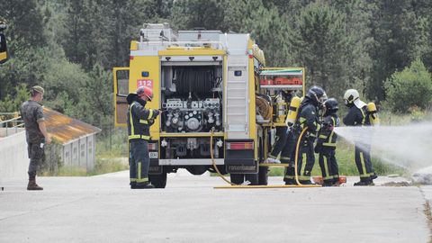 Im�genes del simulacro de incendio en el Acuartelamiento del Cabo Noval