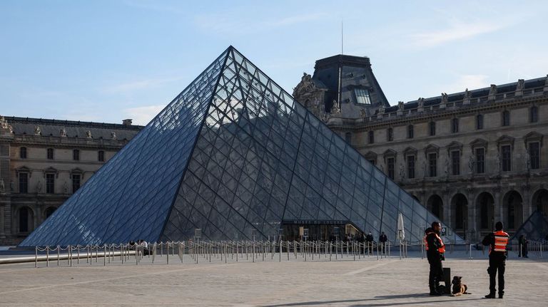Una redada en el Louvre destapa un fraude en la venta de entradas