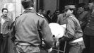 Traslado del cadver de uno de los dos guardias civiles asesinados a tiros en el Banco de Espaa en Santiago el 10 de marzo de 1989